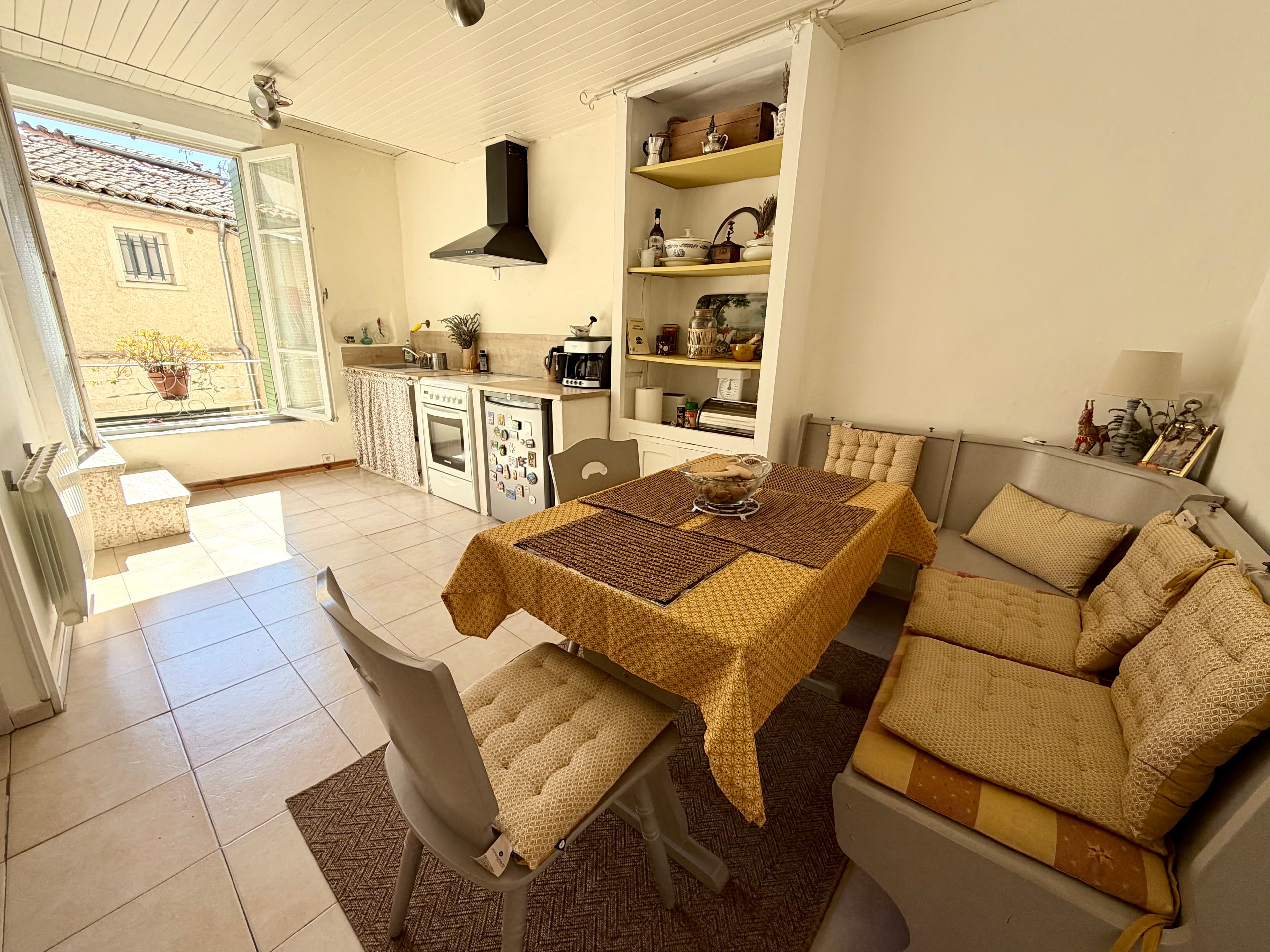 La Calade Peyruisienne · Maison atypique - Location haut de gamme en Peyruis, Alpes-de-Haute-Provence